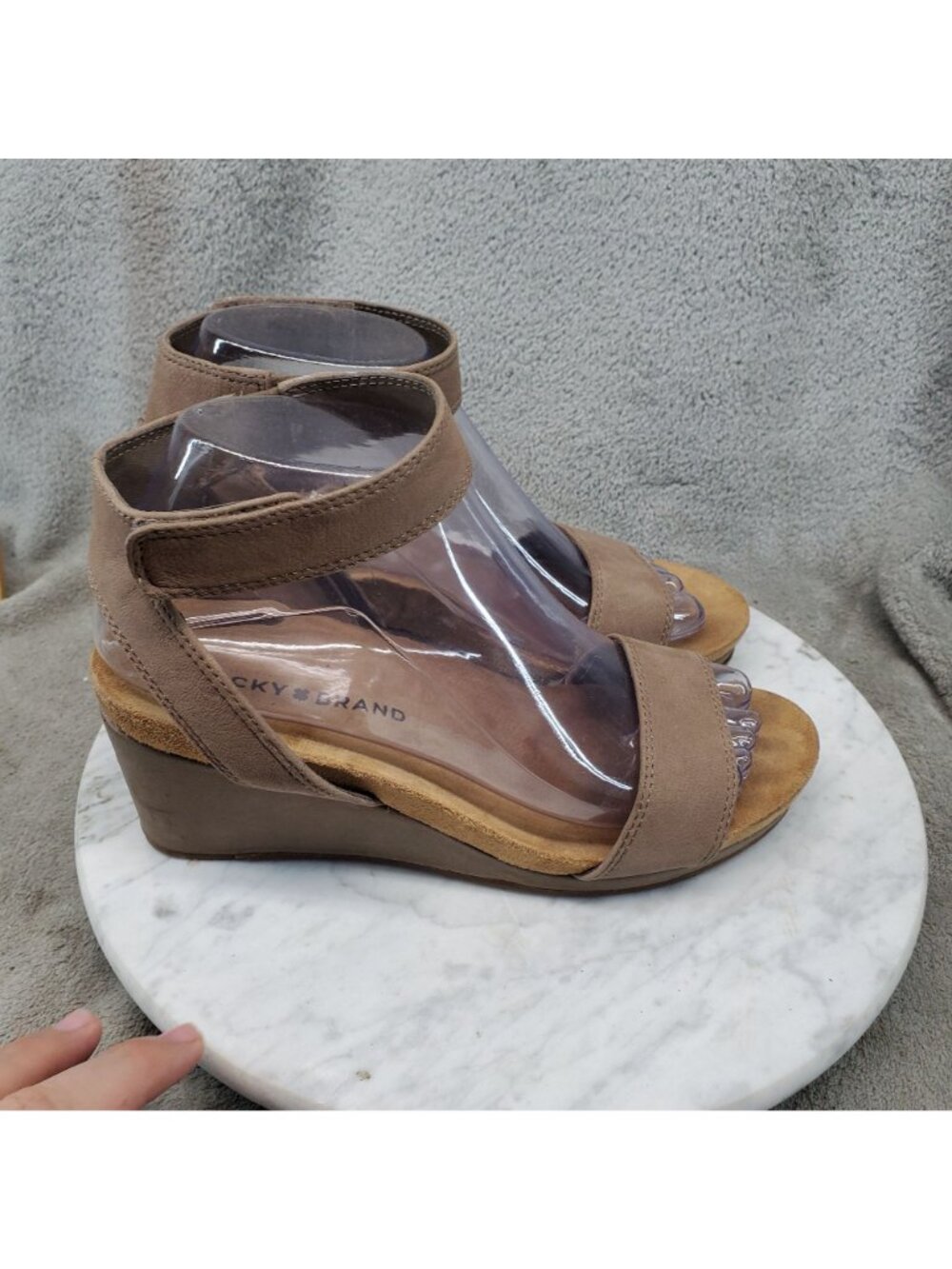 Lucky Brand Shoes Womens Size 7 Kanoa Tan Leather Wedge Sandals *Read* - Picture 4 of 10